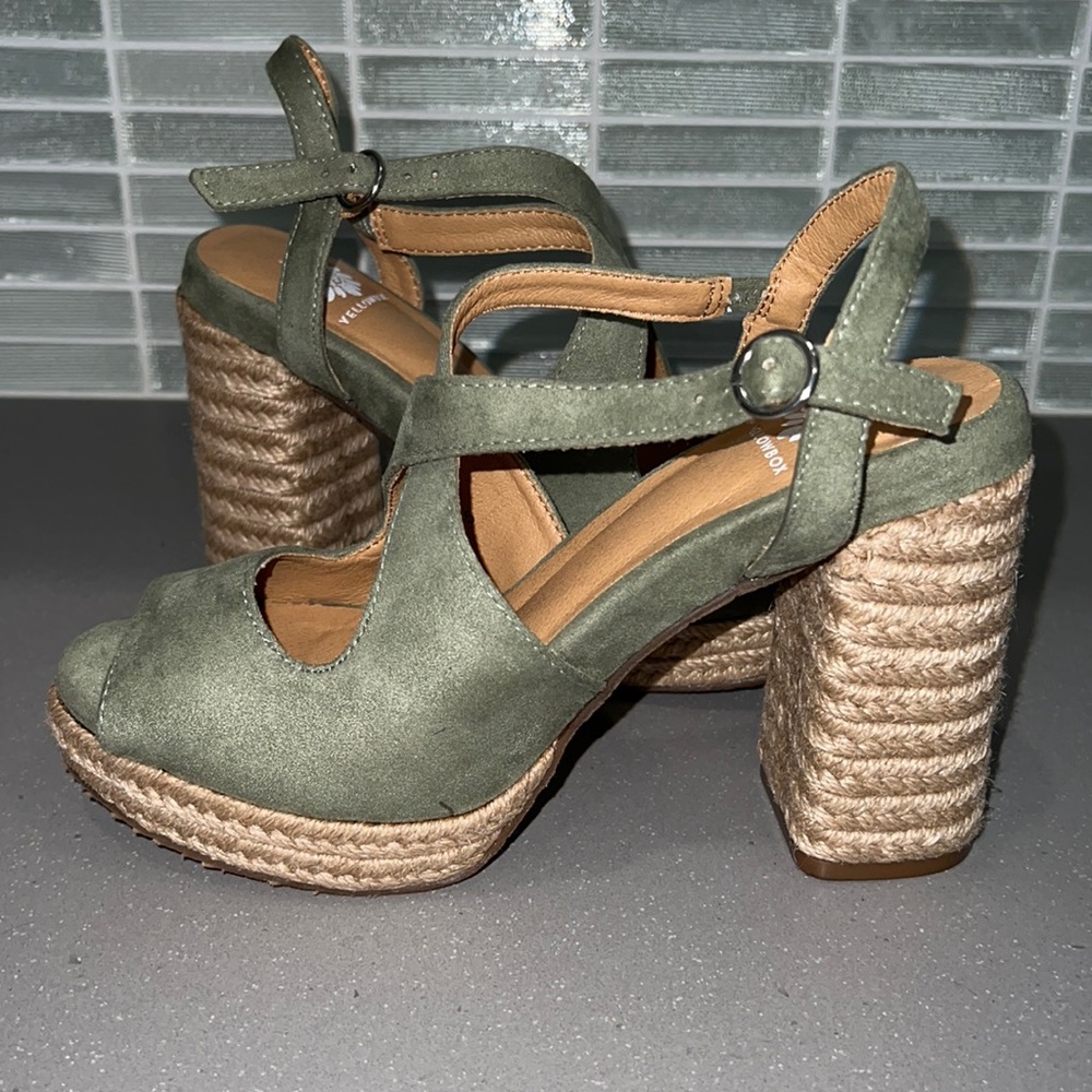 Yellow box sandal